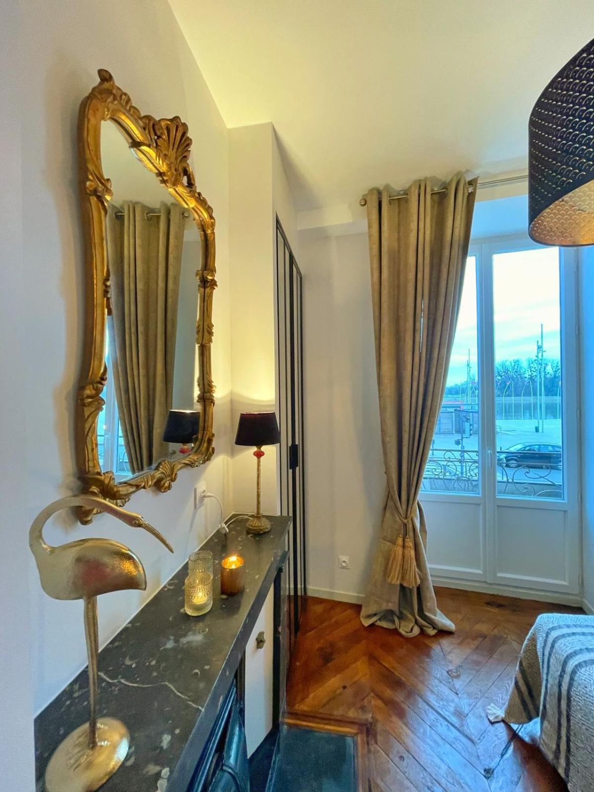 Center Macon Charmant Appartement Avec Vue Sur La Saone Buitenkant foto
